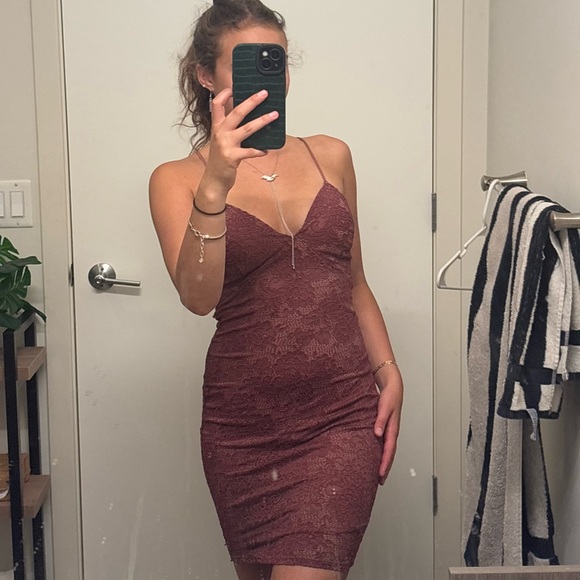 Windsor Burgundy Lace Mini Dress Open back - Picture 1 of 7